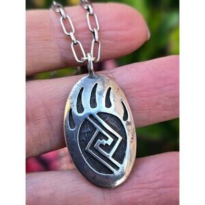 Vintage Anthony Lovato Santo-Domingo Hopi Bear Paw Pendant Necklace Sterling